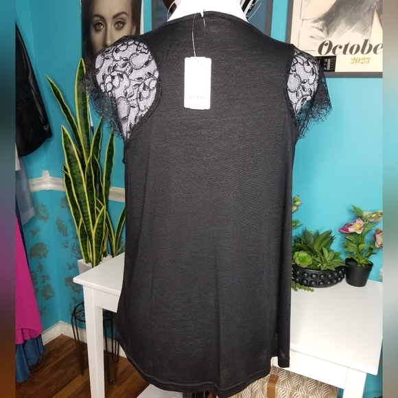 Suzanne Betro Black Lace Cap Sleeve Top - Picture 3 of 10